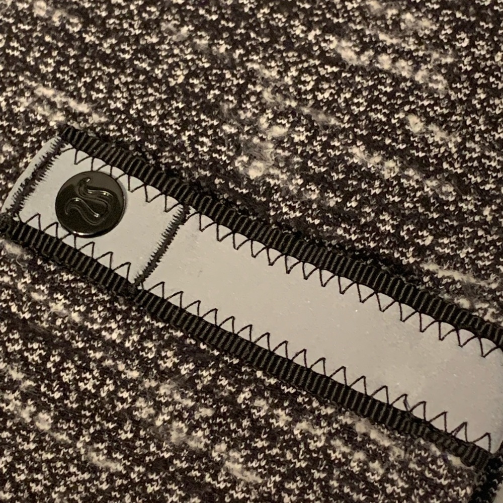 Lululemon Vinyasa Scarf - Picture 3 of 10